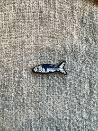 Broche brodée poisson bleu