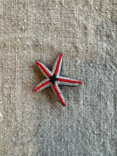 Broche brodée étoile de mer