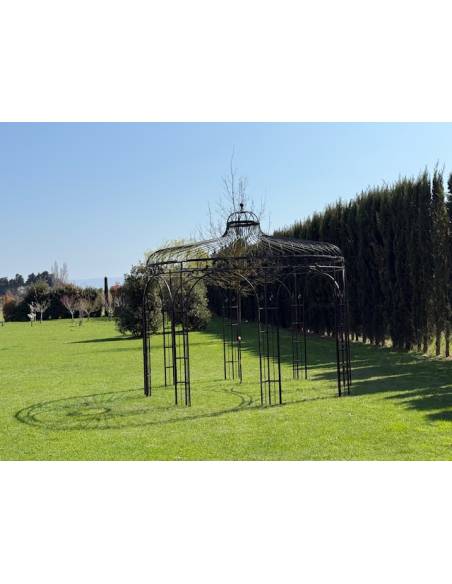 Gloriette en fer forgé plein
