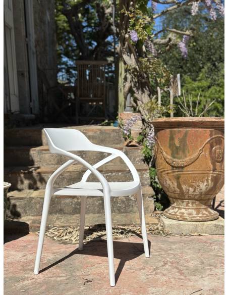 Chaise en plastique KARI avec accoudoirs| La Madeleine Déco