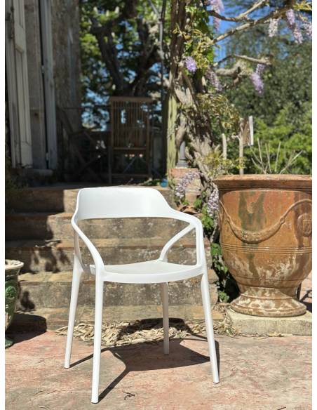 Chaise en plastique KARI avec accoudoirs| La Madeleine Déco