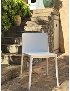 Chaise en plastique PLAINY | La Madeleine Déco 2
