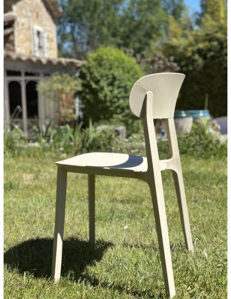 Chaise en plastique COMAN | La Madeleine Déco