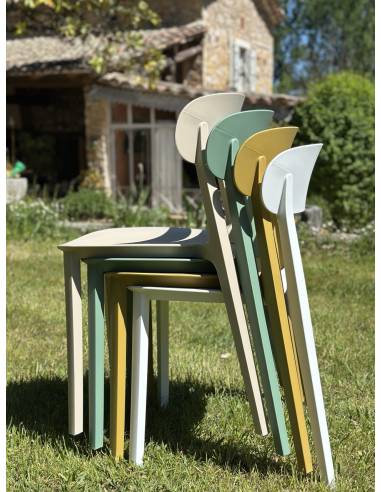 Chaise en plastique COMAN | La Madeleine Déco